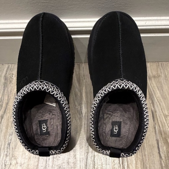 UGG Tazz Black Suede Platform Clogs - Picture 5 of 7